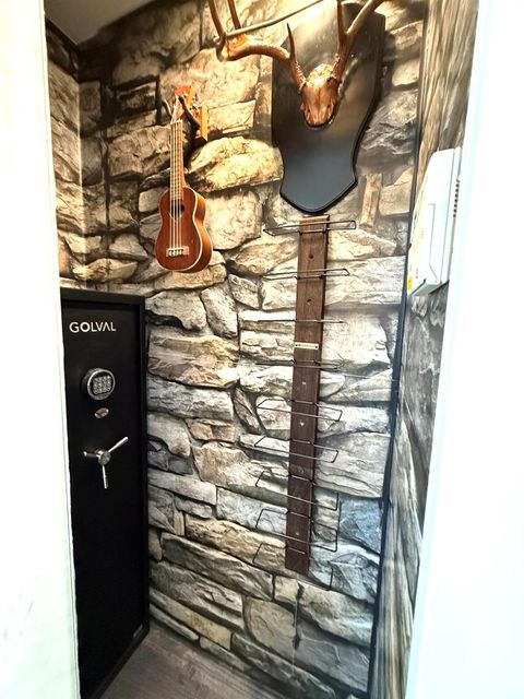 listing image 119