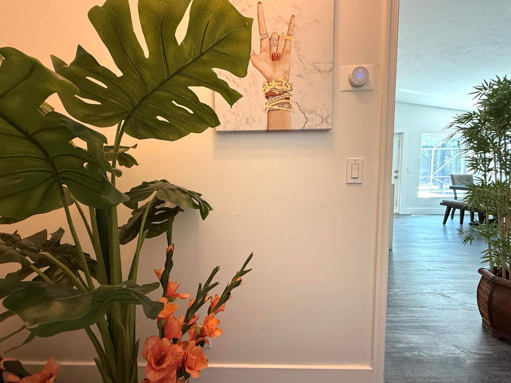 listing image 128