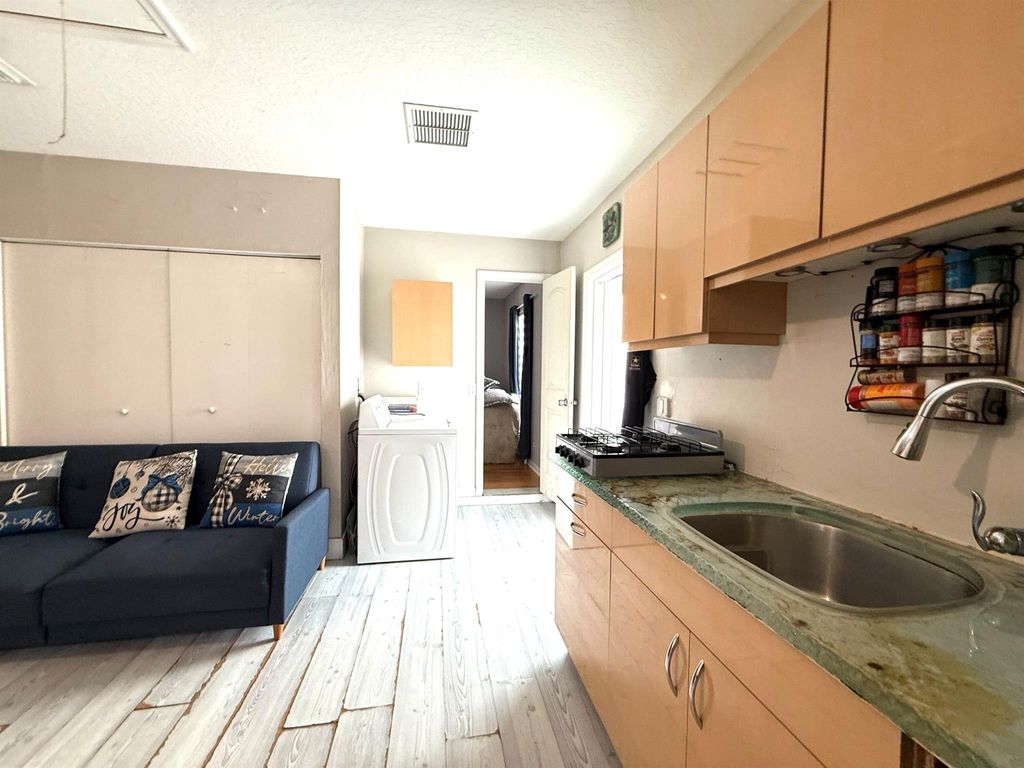 listing image 142