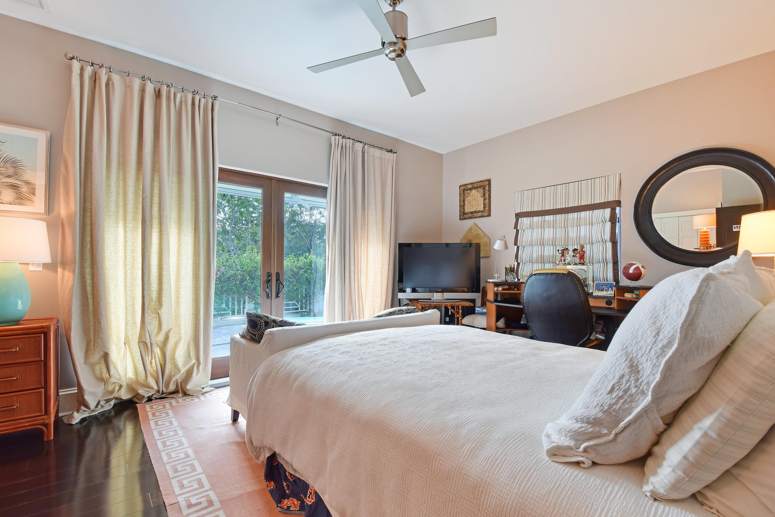 WORTH COURT - Residential