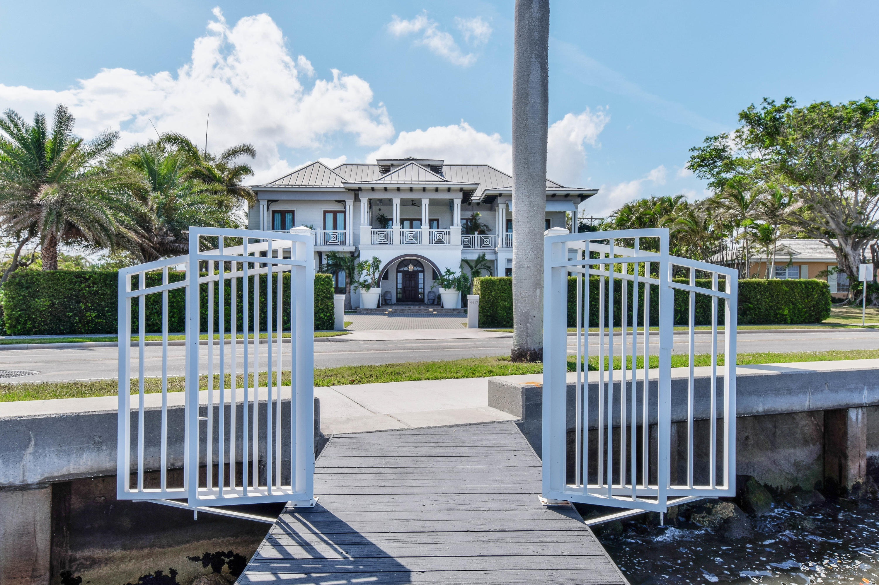 WORTH COURT - Residential