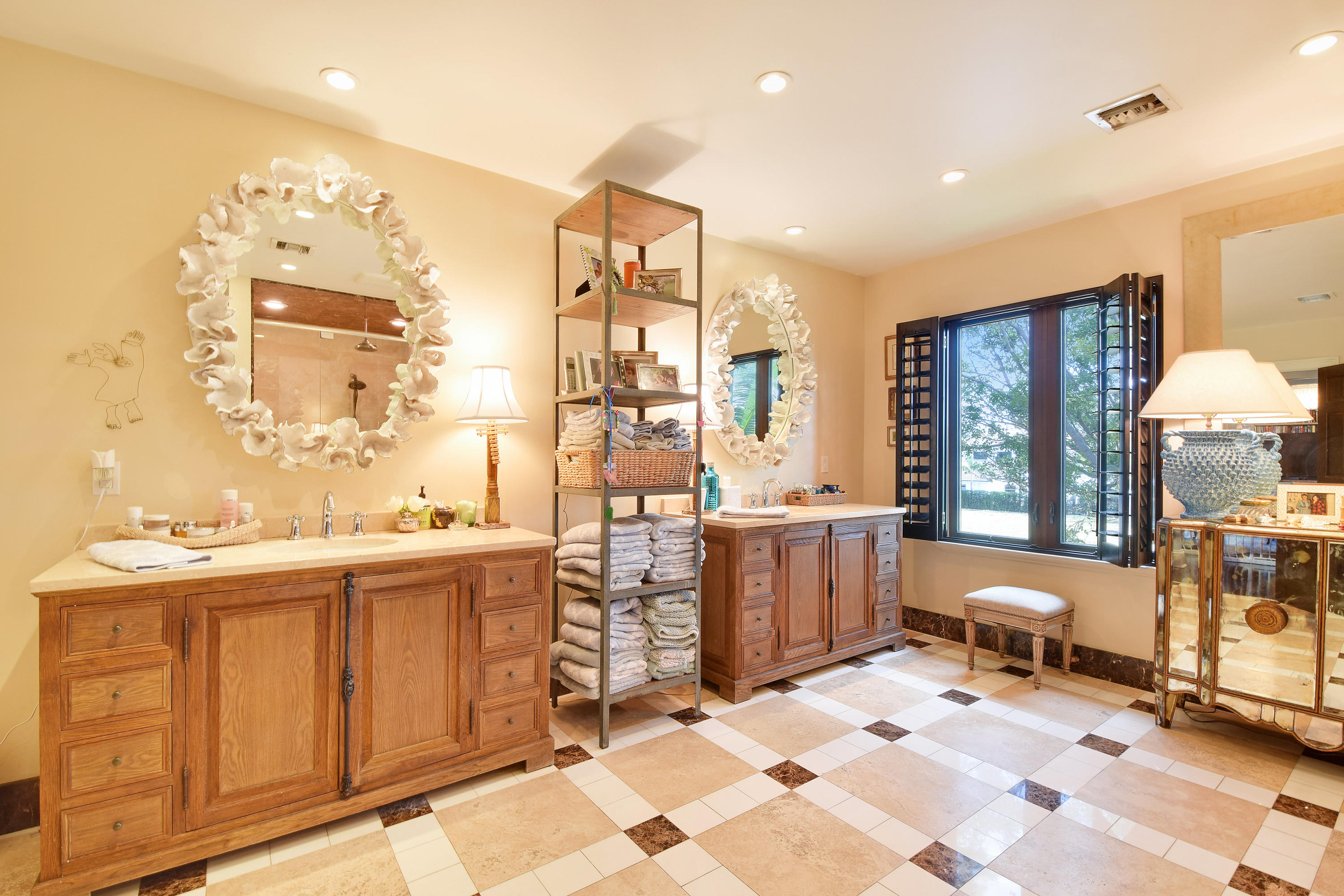 WORTH COURT - Residential