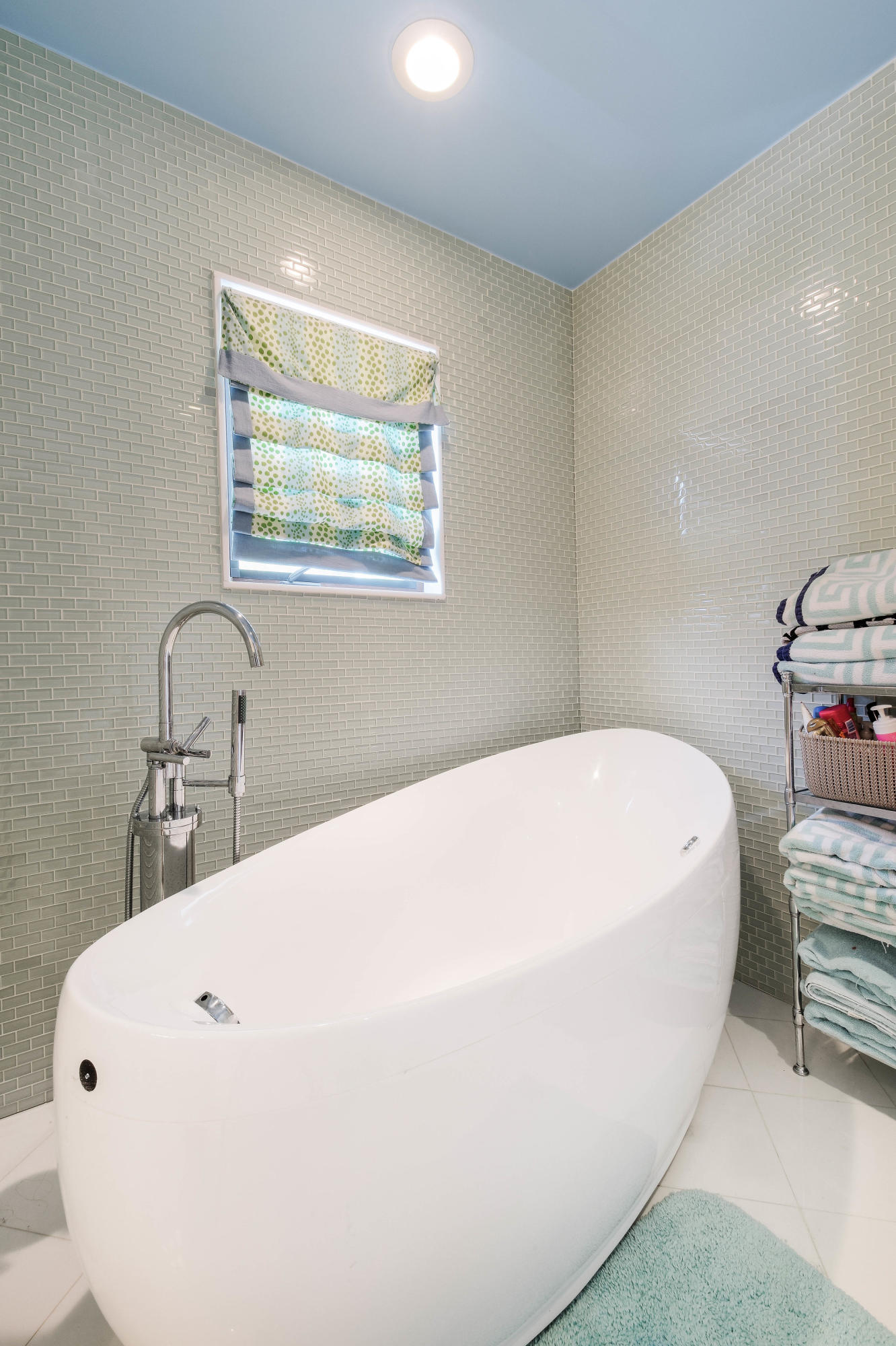 WORTH COURT - Residential