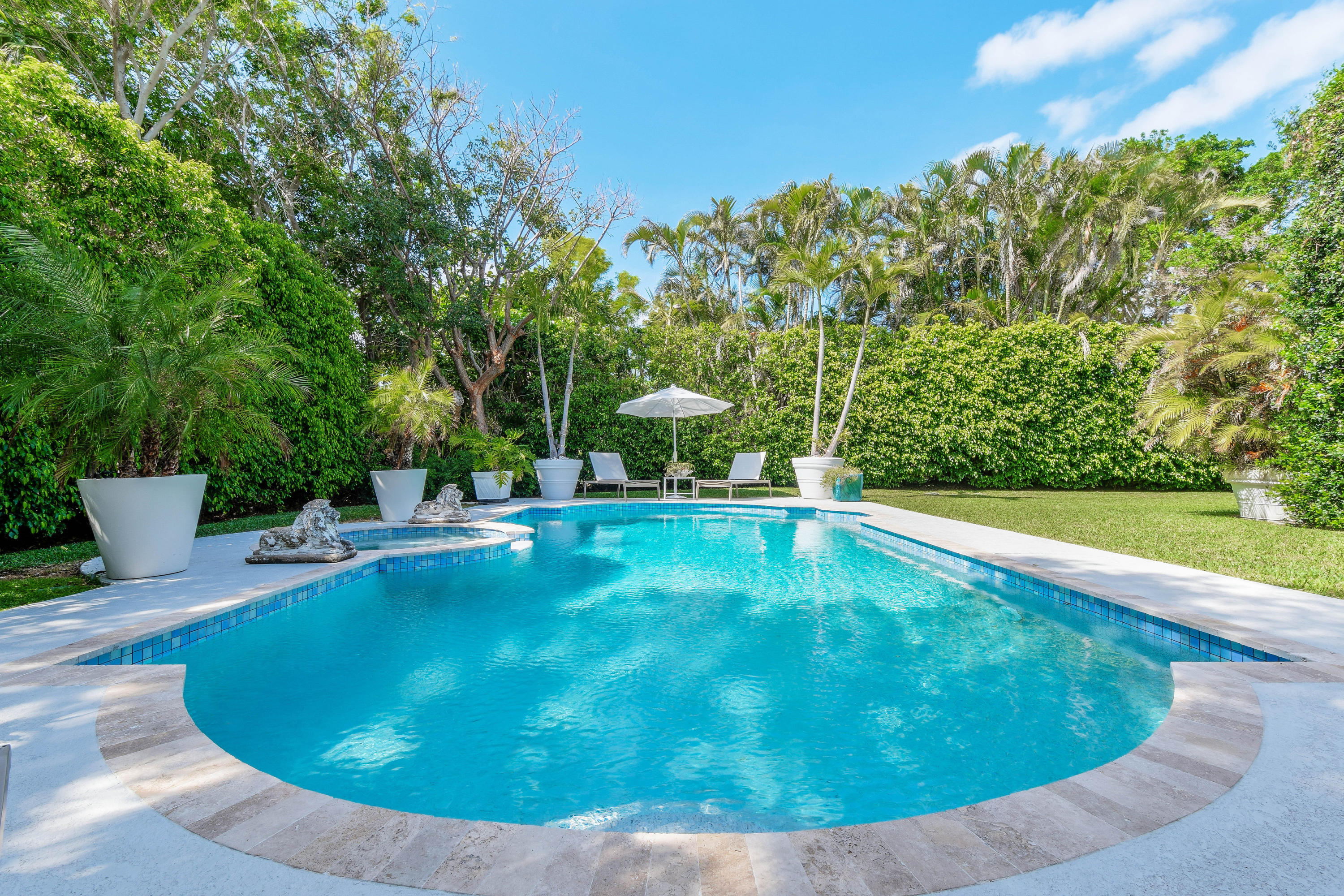 WORTH COURT - Residential