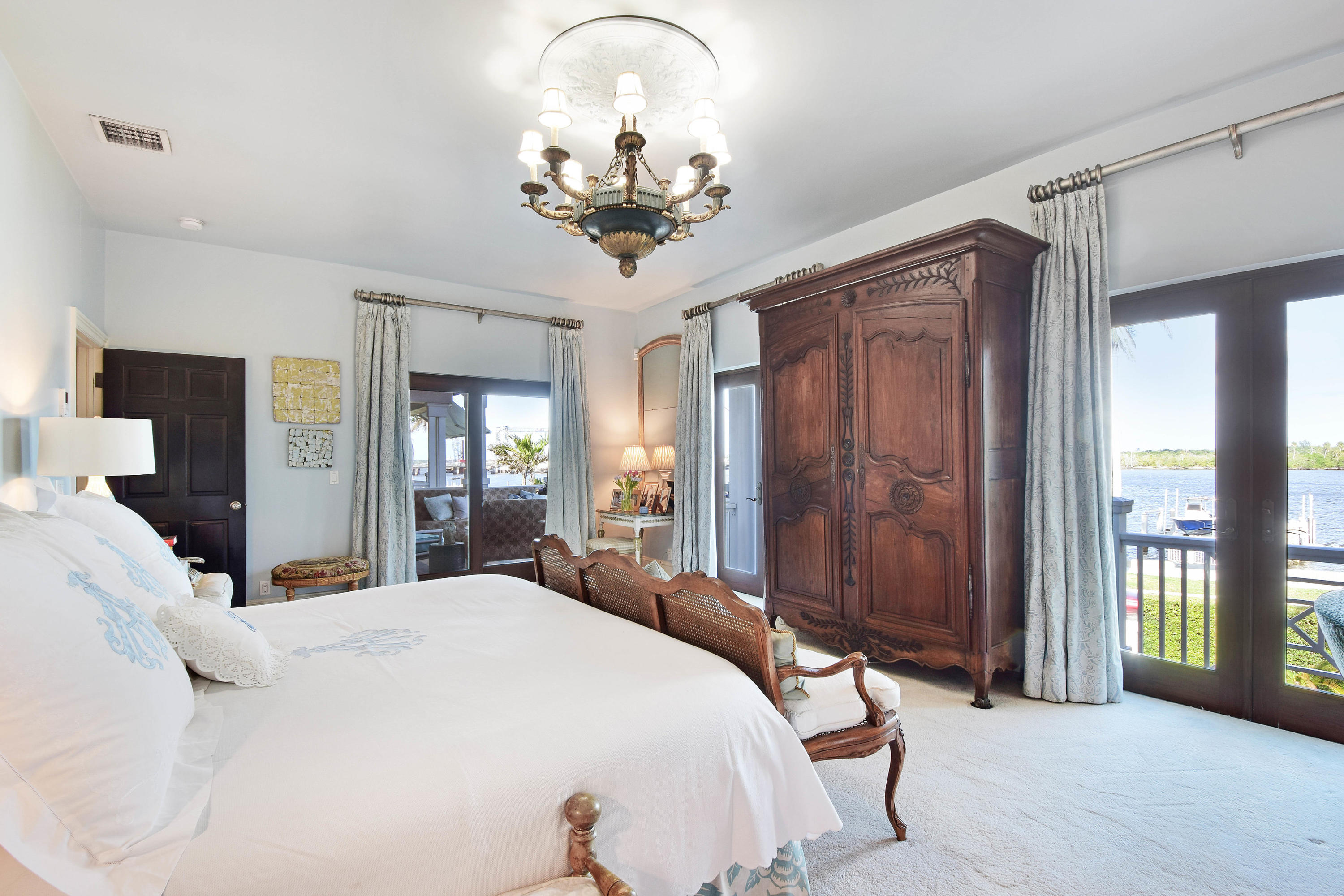 WORTH COURT - Residential