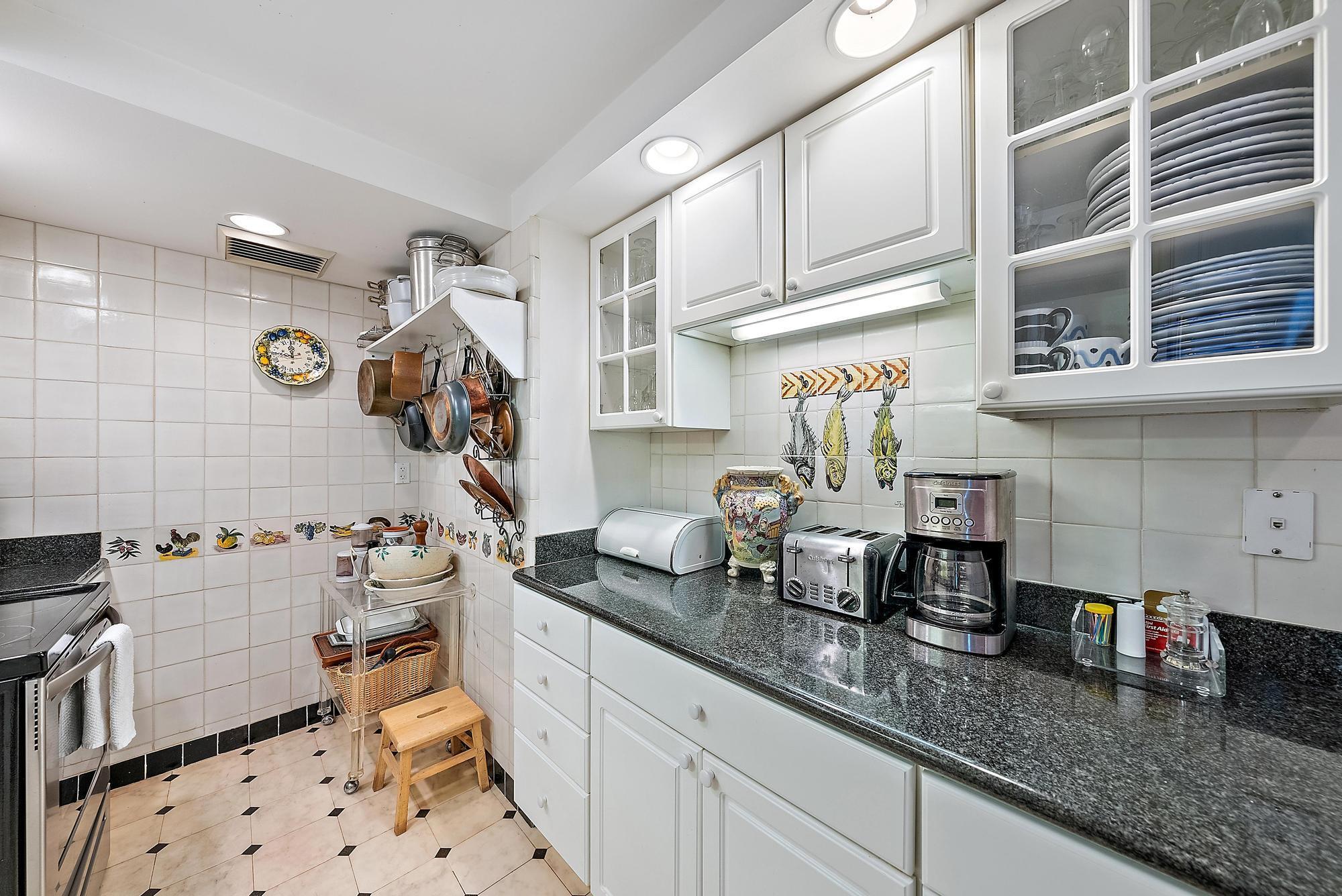 EVERGLADES PLAZA CONDO - Residential Lease