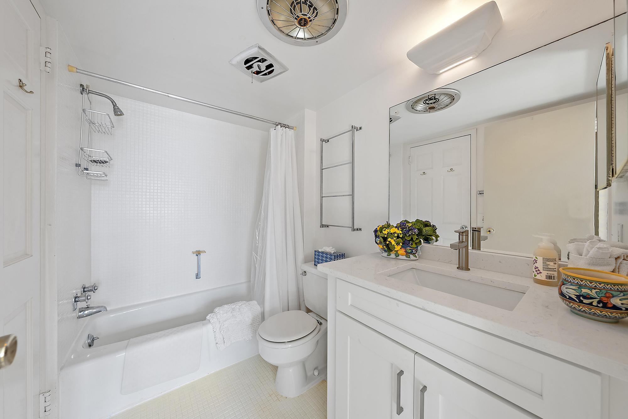 EVERGLADES PLAZA CONDO - Residential Lease