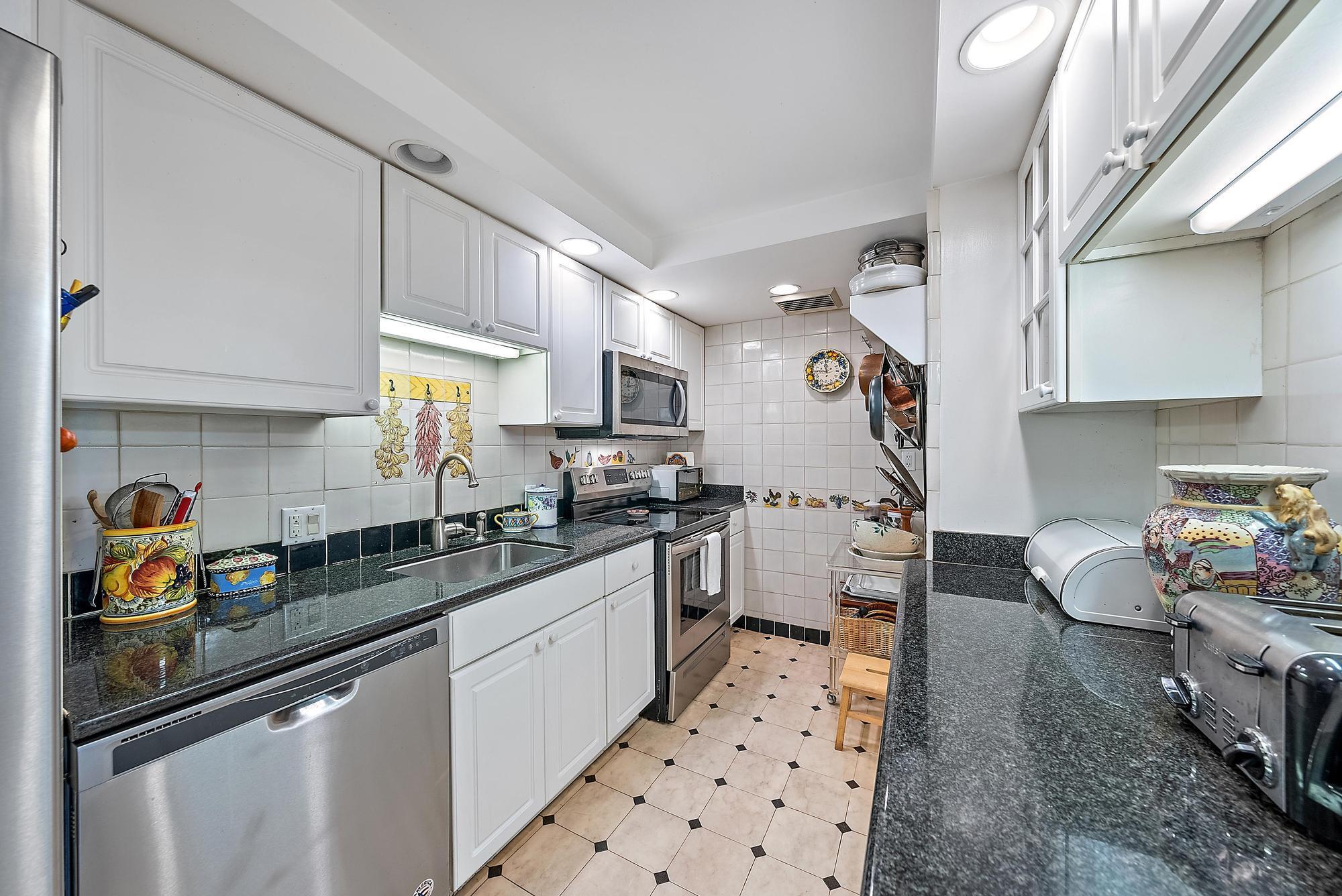 EVERGLADES PLAZA CONDO - Residential Lease