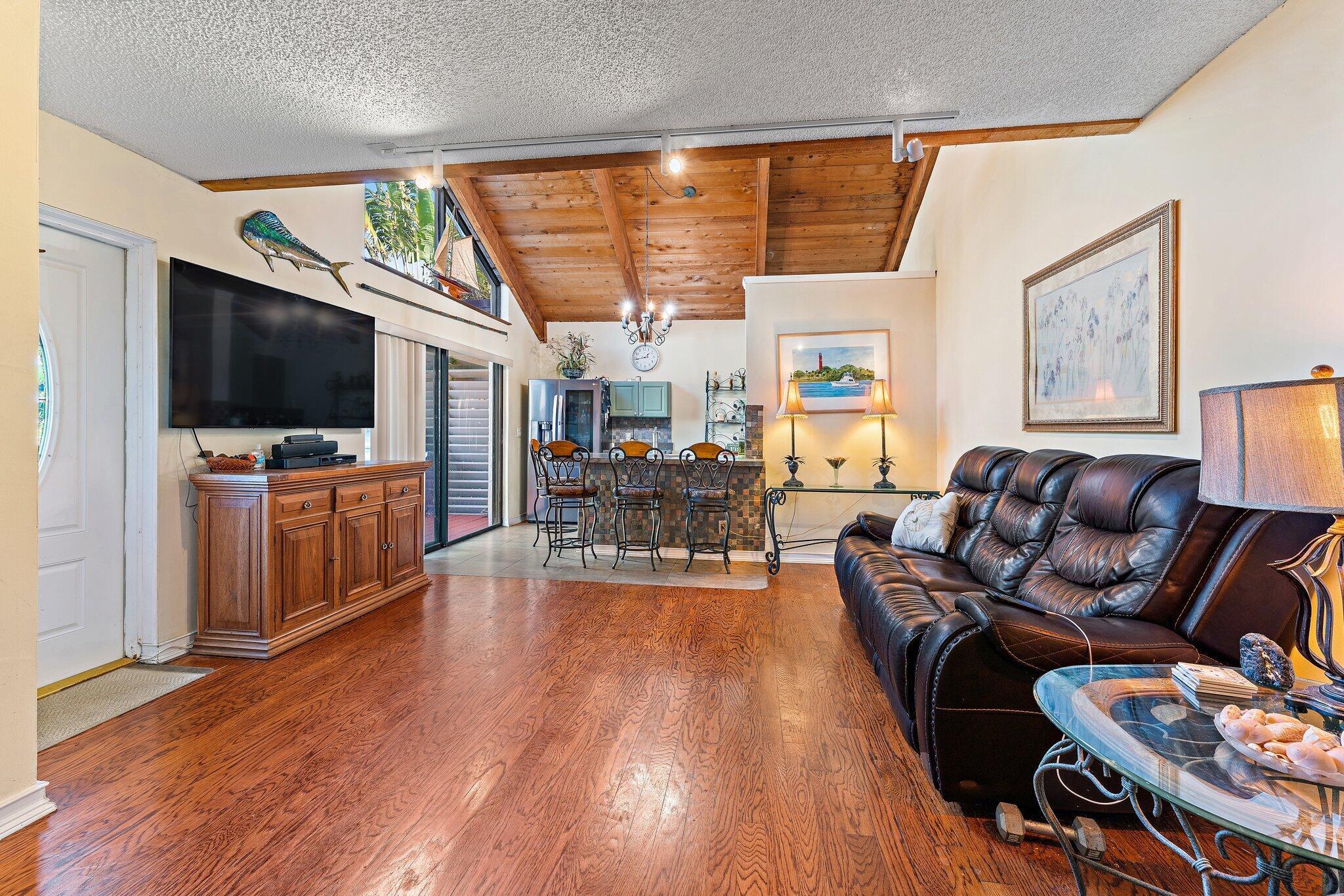 SEA LOFTERS CONDO - Residential