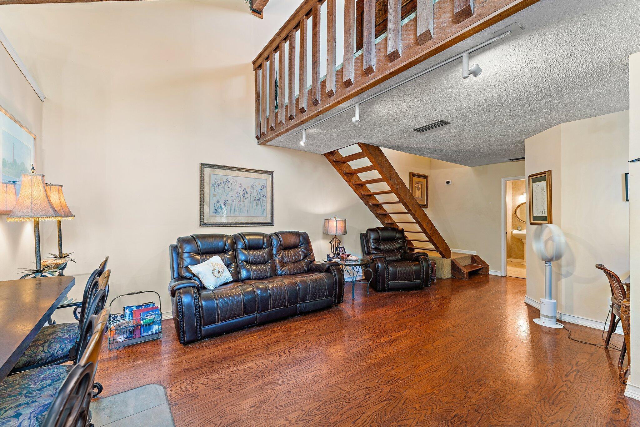 SEA LOFTERS CONDO - Residential