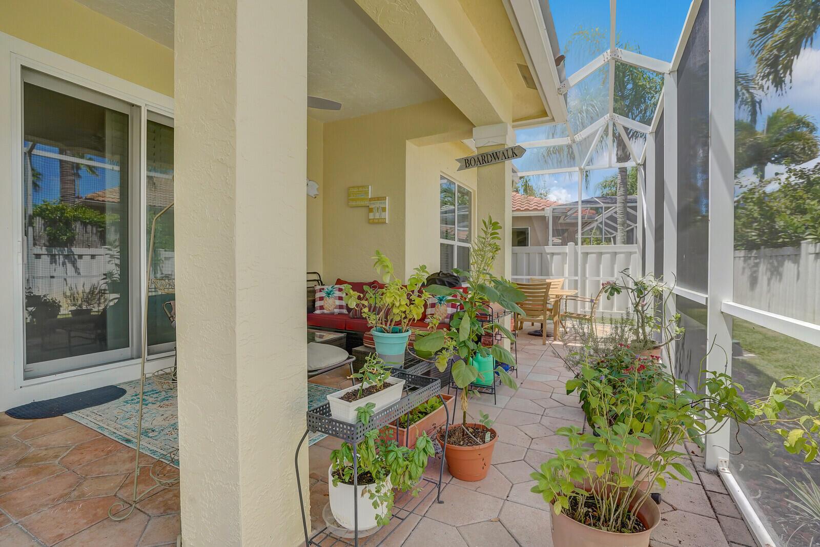 West Palm Beach, Florida 33411, United States, 3 Bedrooms Bedrooms, ,2 BathroomsBathrooms,Residential,Pending,209454