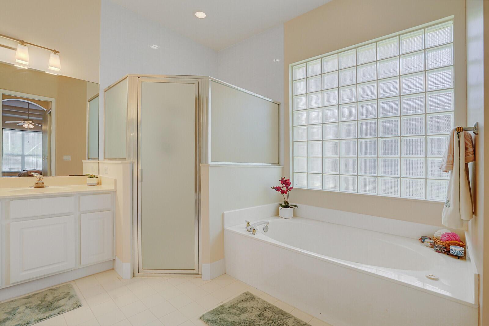 West Palm Beach, Florida 33411, United States, 3 Bedrooms Bedrooms, ,2 BathroomsBathrooms,Residential,Pending,209454