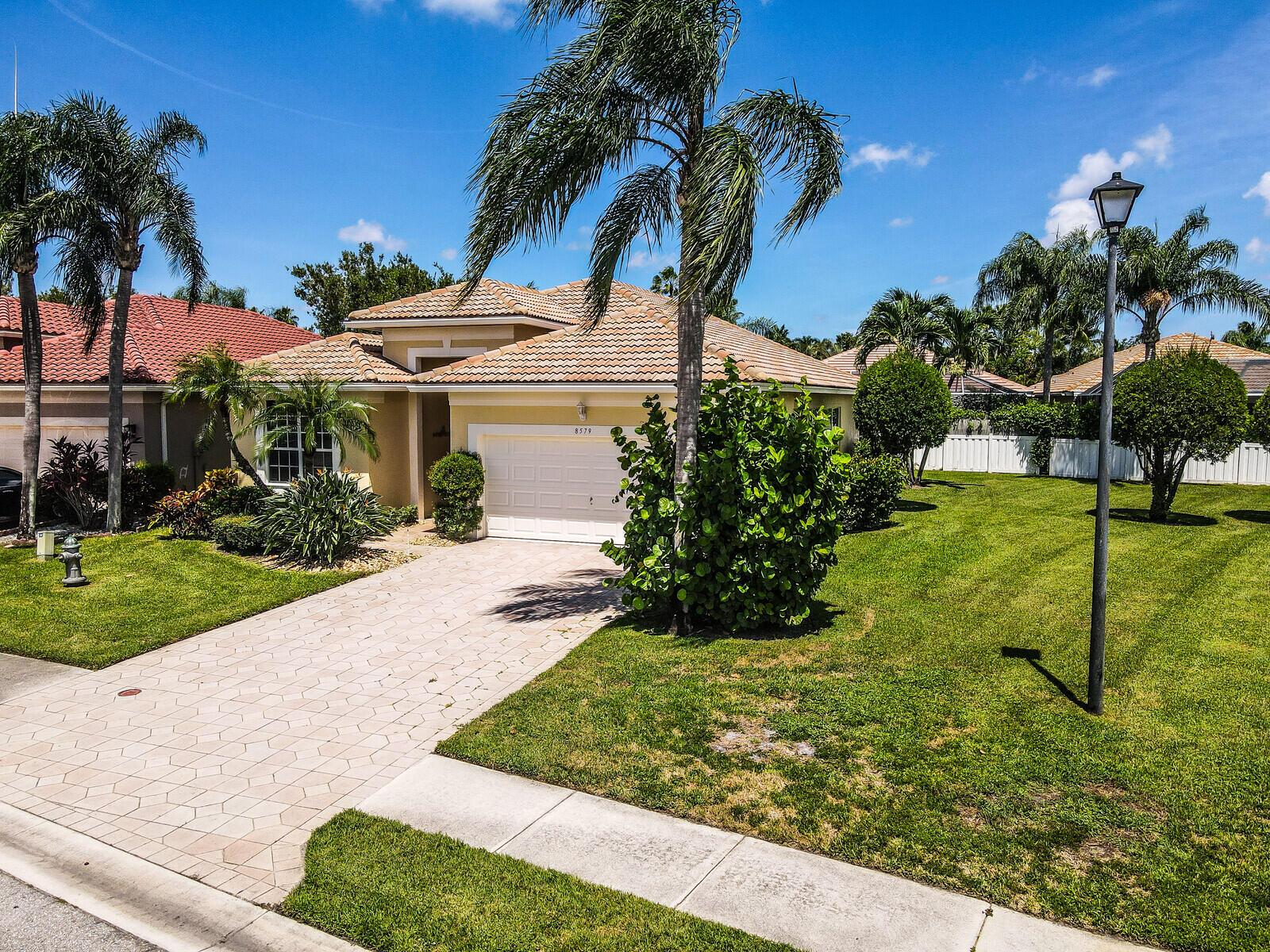 West Palm Beach, Florida 33411, United States, 3 Bedrooms Bedrooms, ,2 BathroomsBathrooms,Residential,Pending,209454