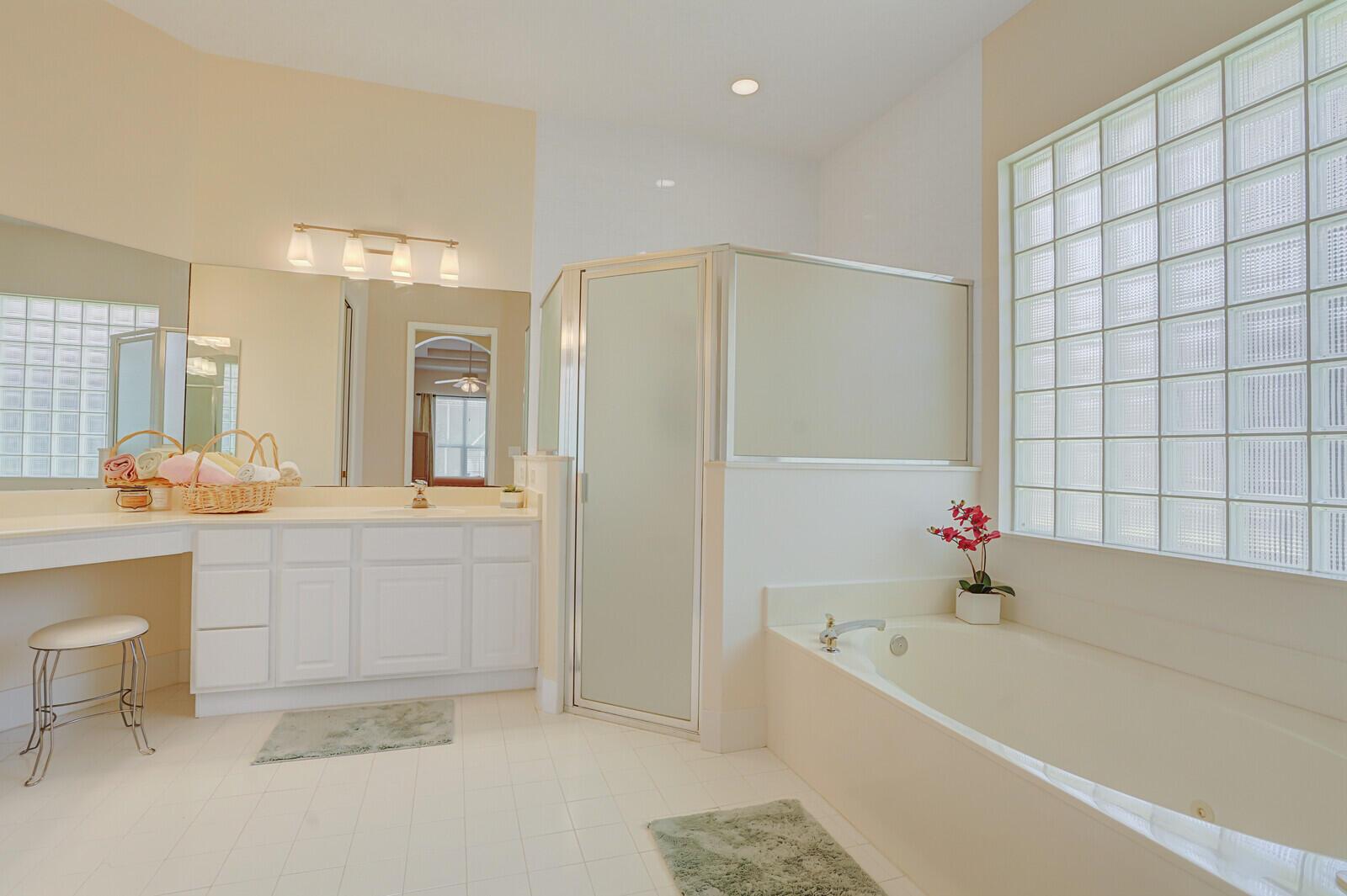 West Palm Beach, Florida 33411, United States, 3 Bedrooms Bedrooms, ,2 BathroomsBathrooms,Residential,Pending,209454