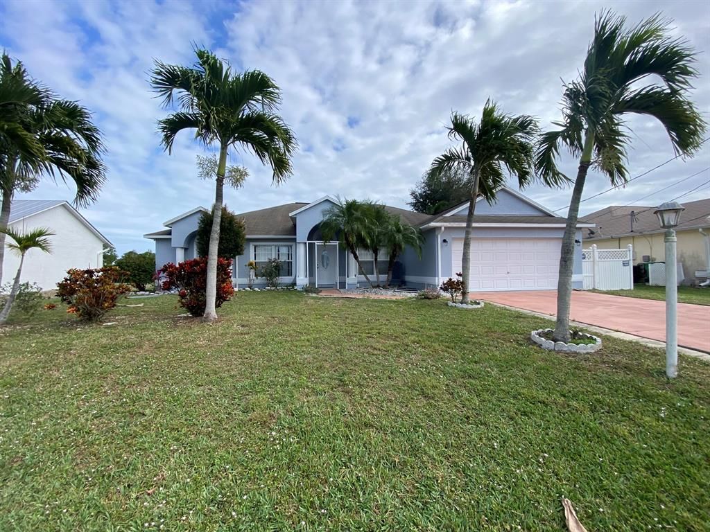 Photo of 1937 SE South Buttonwood Drive, Port Saint Lucie, FL 34952 (MLS # R10769515)