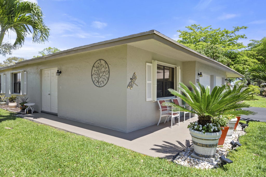 Photo of 1527 Palmland Drive, Boynton Beach, FL 33436 (MLS # R10976560)