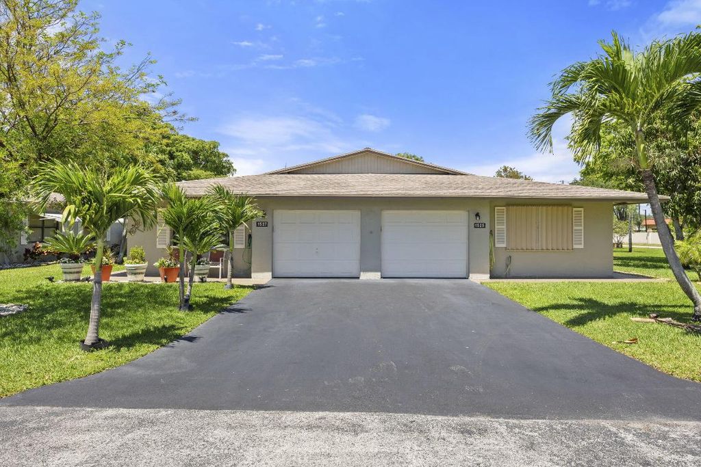 Photo of 1527 Palmland Drive, Boynton Beach, FL 33436 (MLS # R10976560)