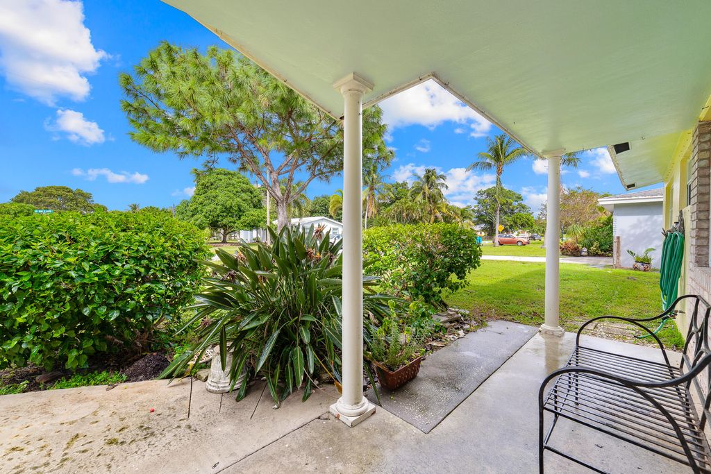 Photo of 446 SW 2nd Avenue, Boynton Beach, FL 33435 (MLS # R11031603)