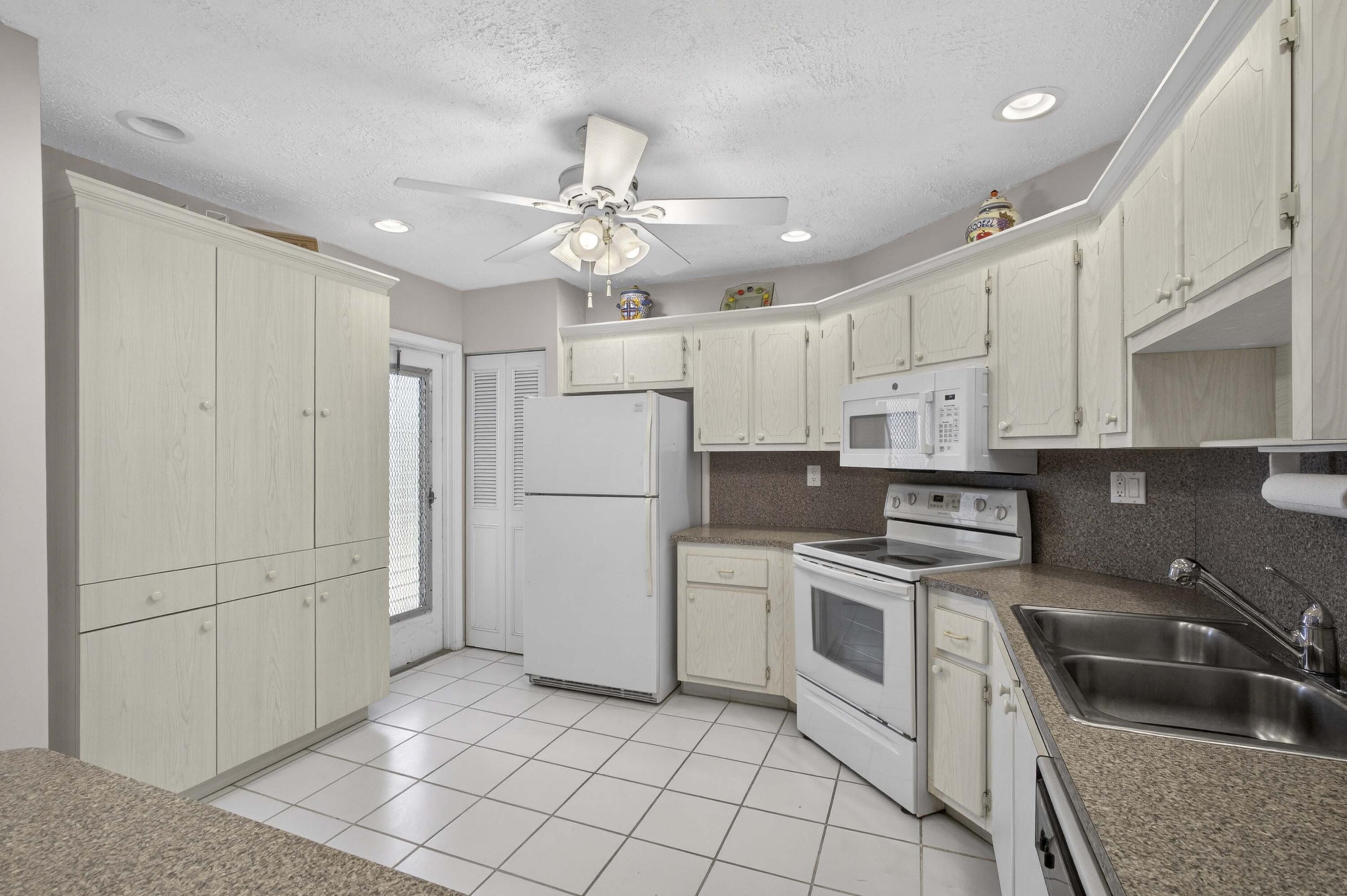 GREENWAY VILLAGE NORTH CONDO 2 - Residential