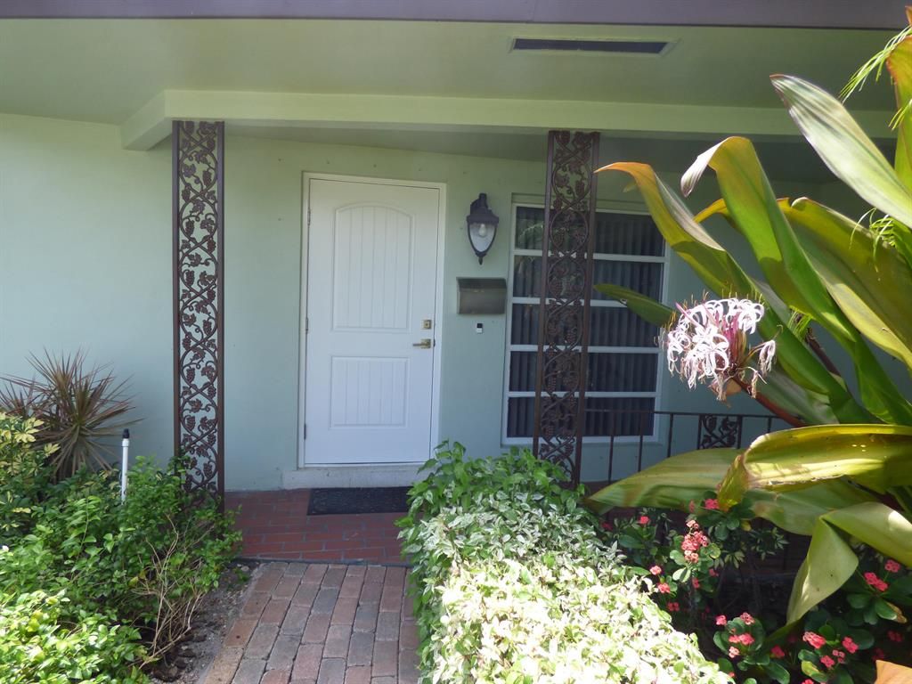 Photo of 700 SW 7th Street, Boca Raton, FL 33486 (MLS # R10827385)