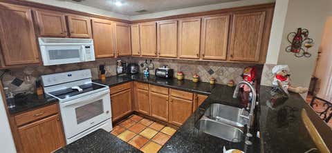 Tiny photo for 11453 Lakeview Drive #4a, Coral Springs, FL 33071 (MLS # B26040787)