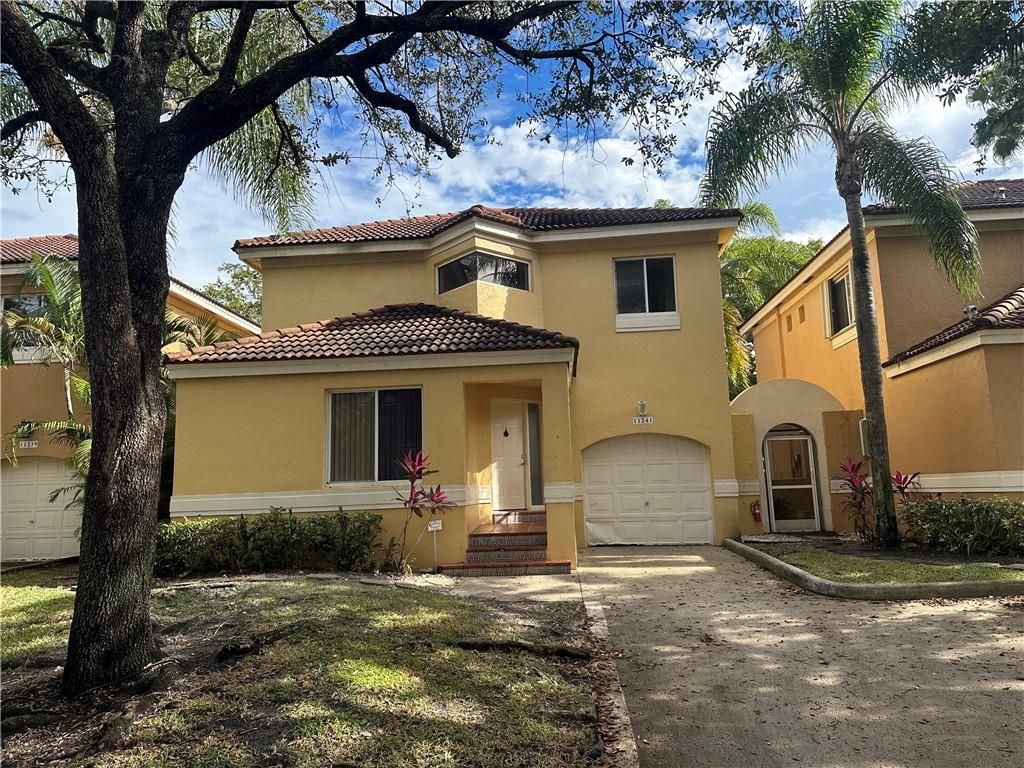 Photo of 11241 Lakeview Dr #16-E, Coral Springs, FL 33071 (MLS # F10361232)