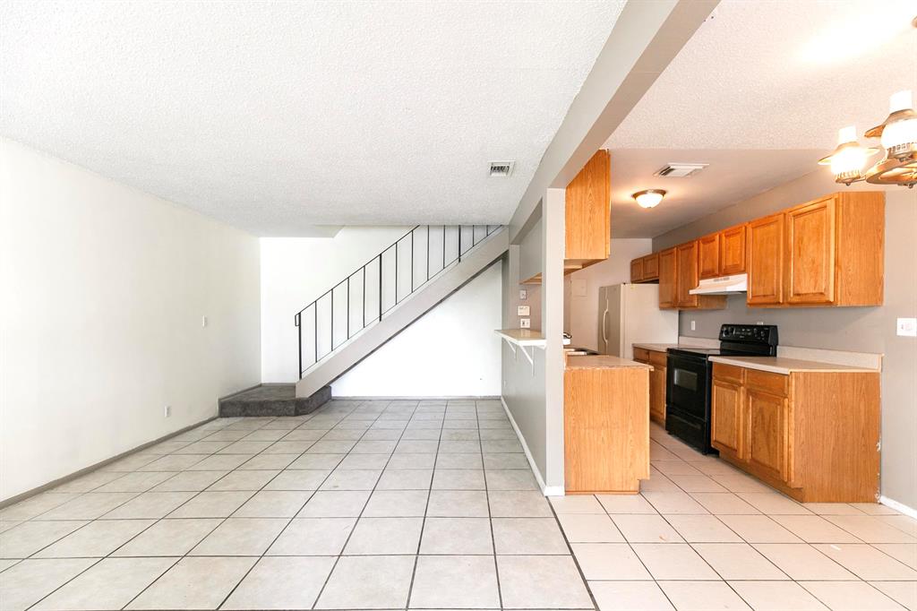 TIFFANY LAKE CONDO PH 2 - Residential