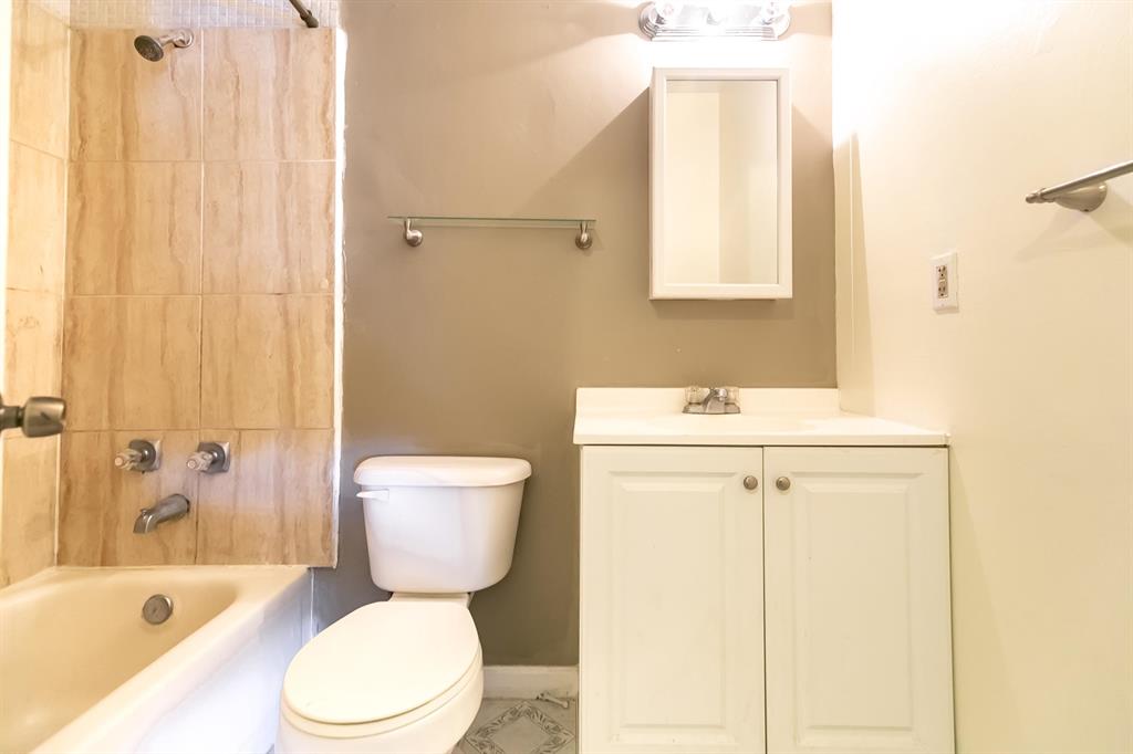 TIFFANY LAKE CONDO PH 2 - Residential