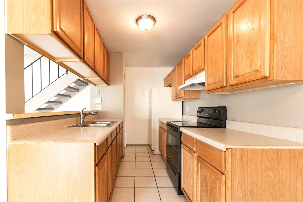 TIFFANY LAKE CONDO PH 2 - Residential