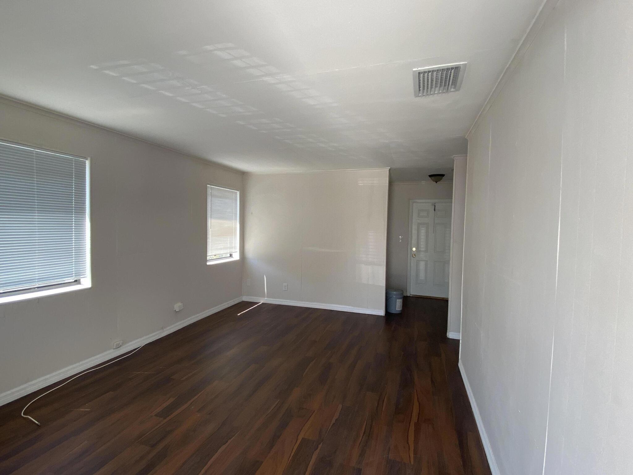 816 W 4TH Street