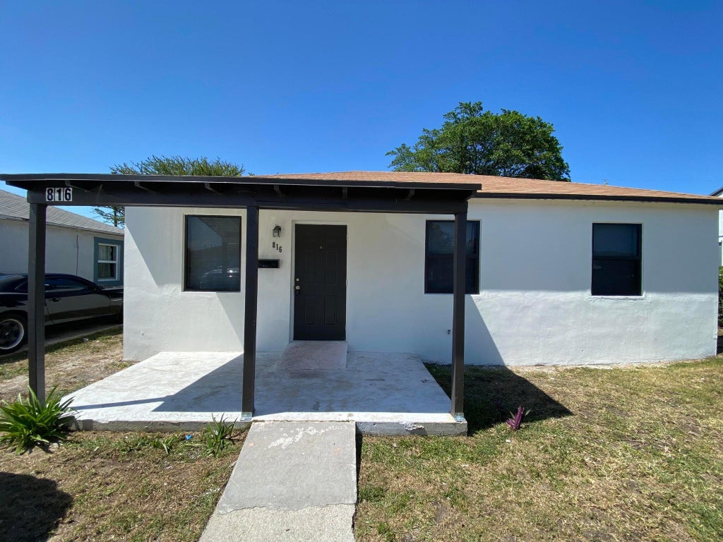 Photo of 816 W 4TH Street, Riviera Beach, FL 33404 (MLS # B26062411)