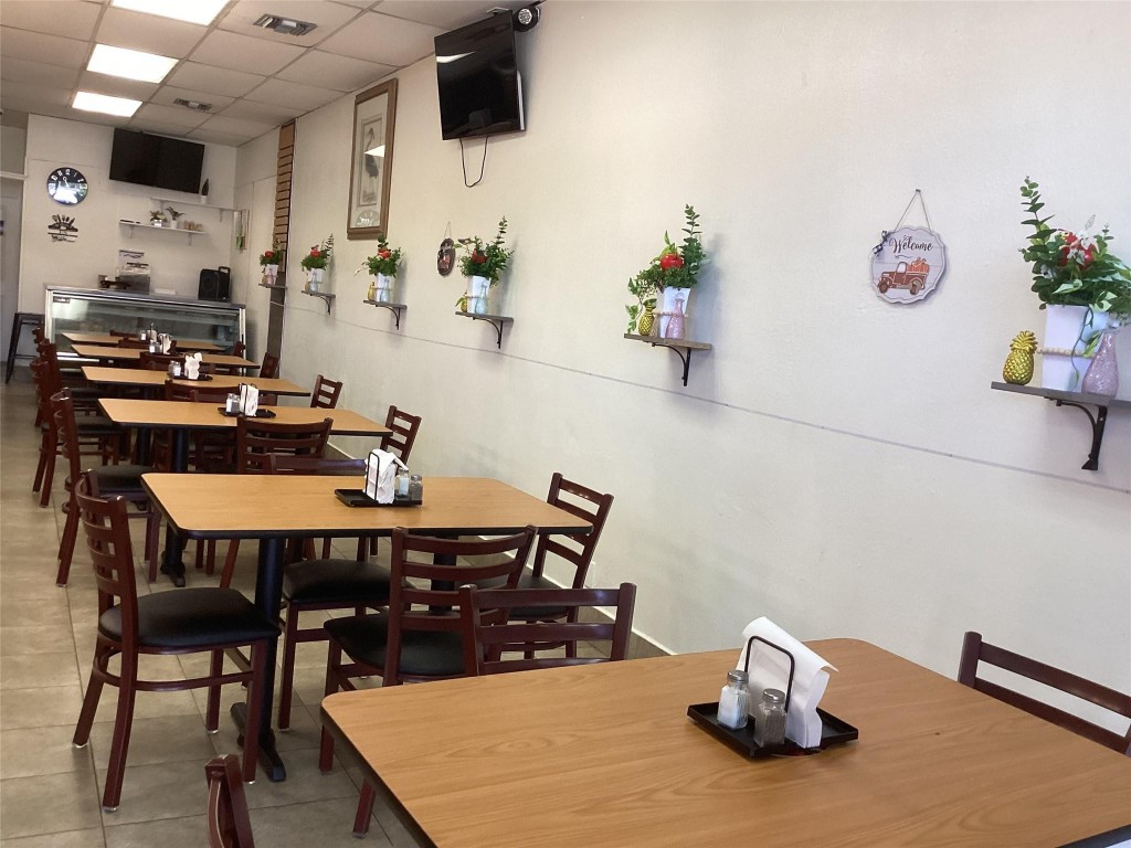 5256 N University Drive