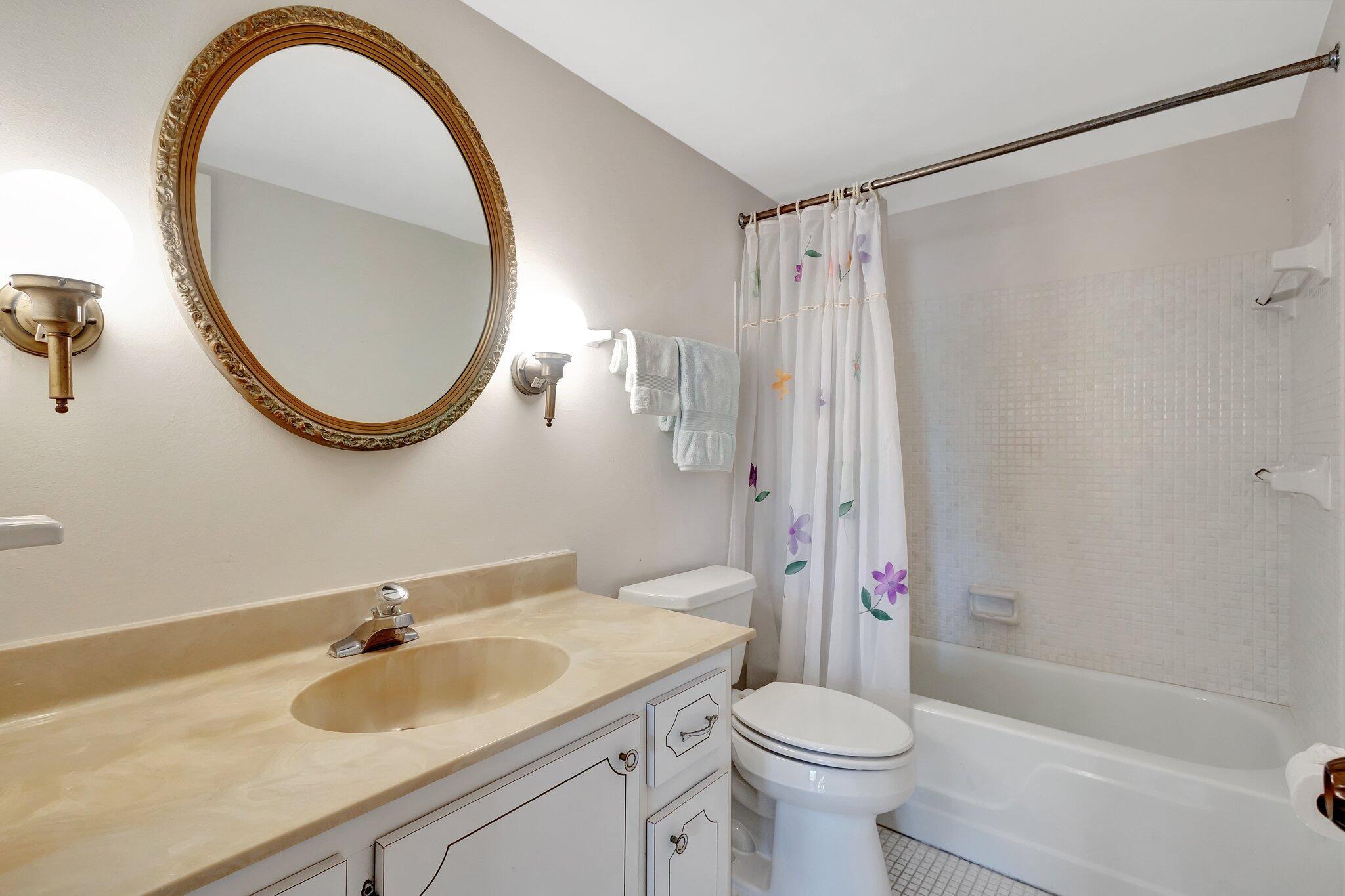 PARADISE HARBOUR CONDO - Residential