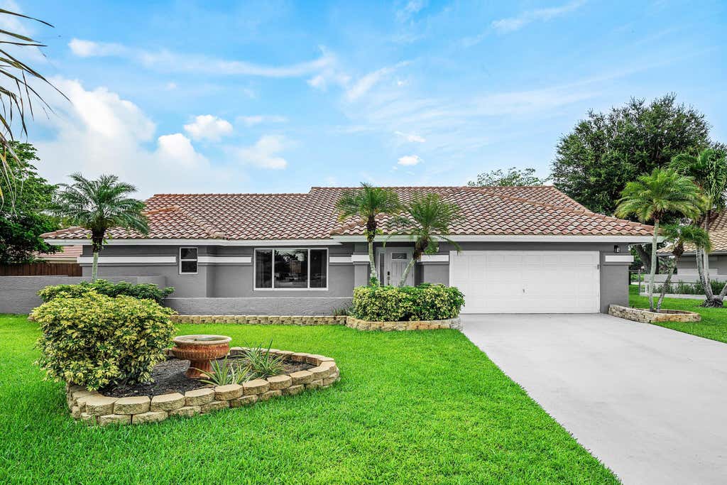 Photo of 5781 Laurel Green Circle, Boynton Beach, FL 33437 (MLS # B26047220)