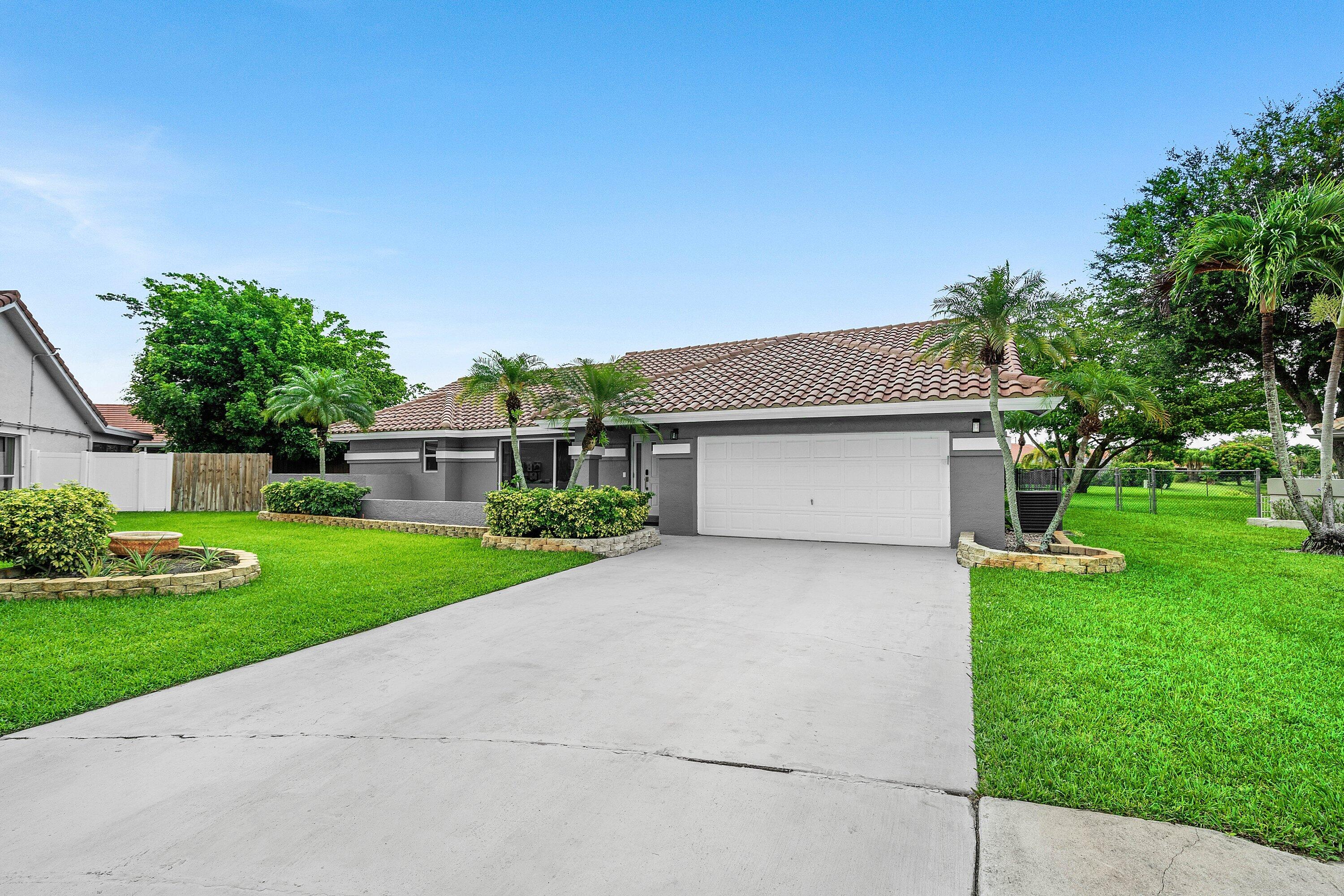 5781 Laurel Green Circle