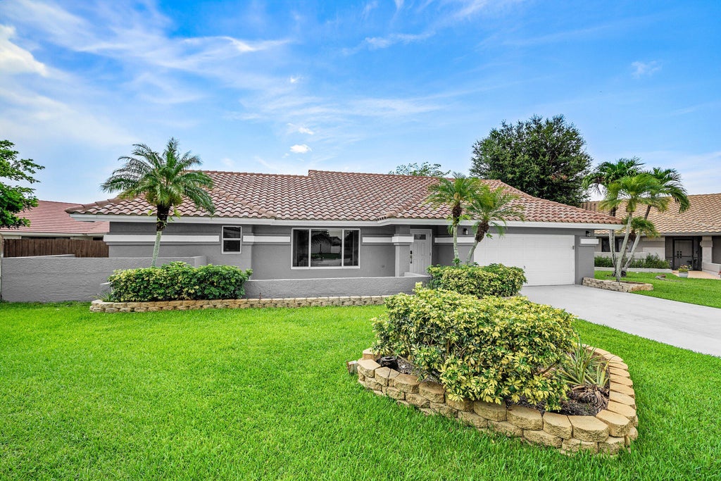 Photo of 5781 Laurel Green Circle, Boynton Beach, FL 33437 (MLS # B26047220)