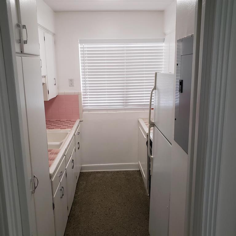 SOUTH PALM BEACH ESTATES - Residential Lease