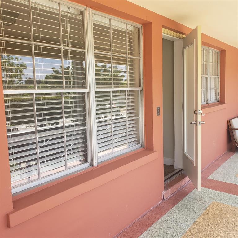 SOUTH PALM BEACH ESTATES - Residential Lease