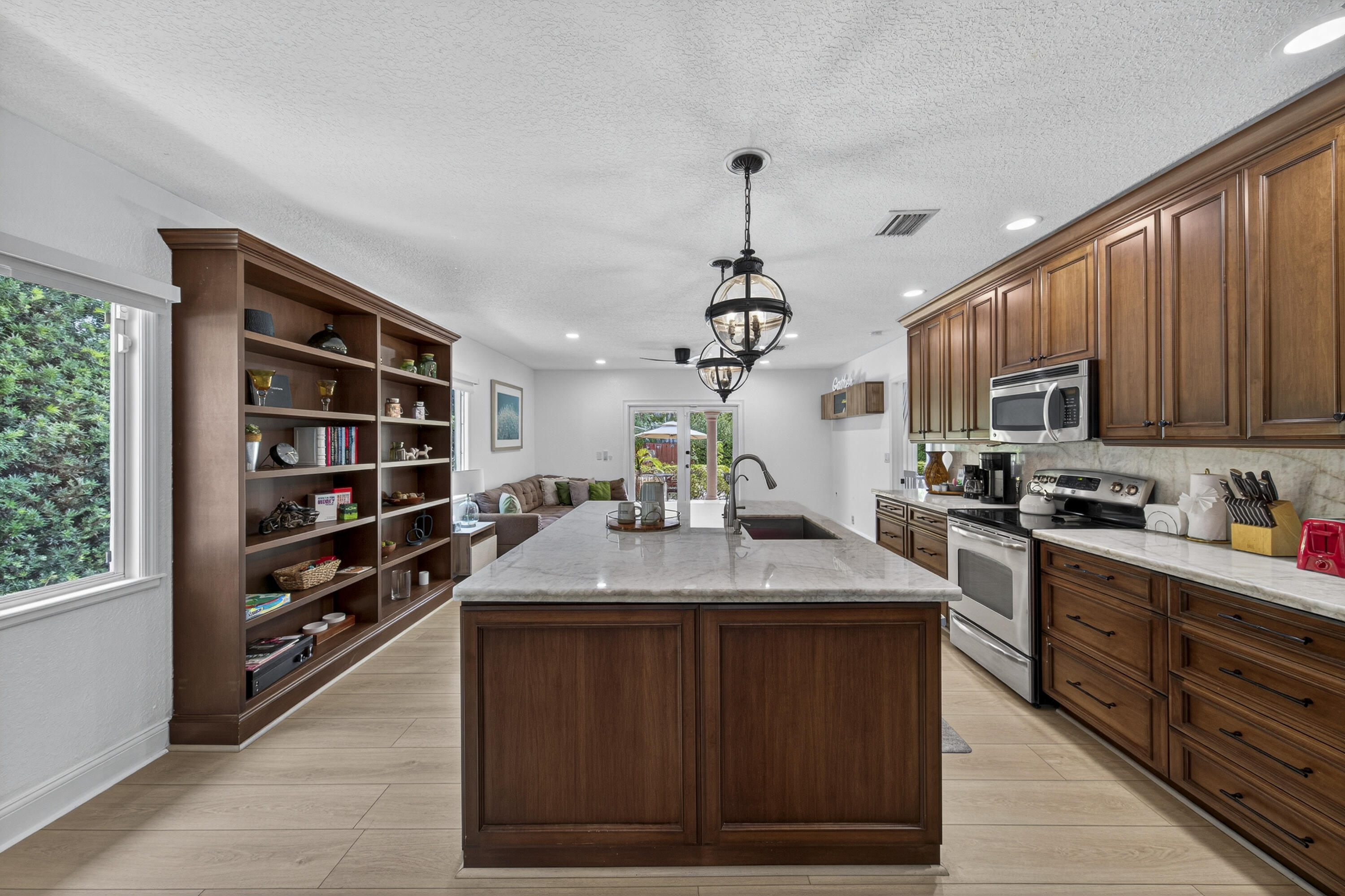 HOLMBERG & MC KEES - Residential Lease