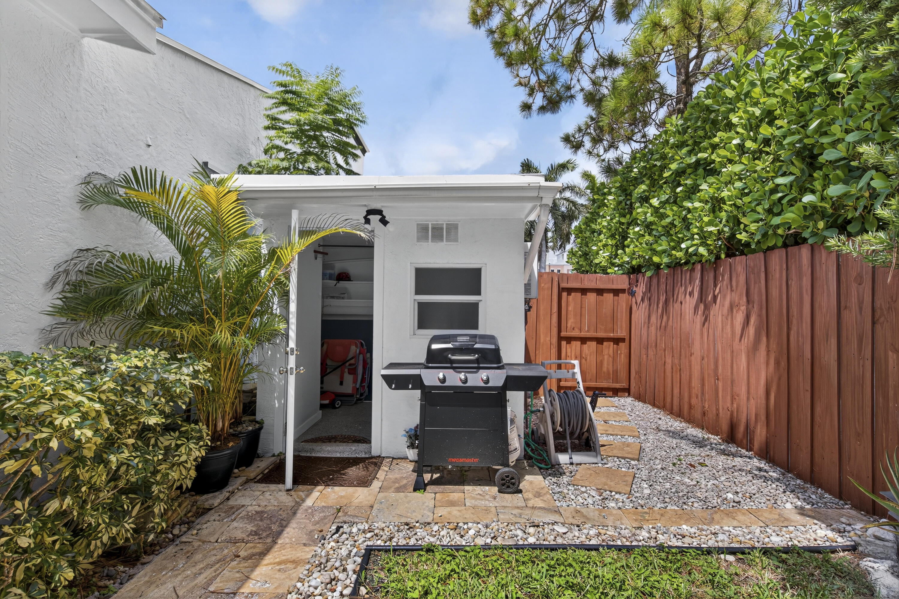 HOLMBERG & MC KEES - Residential Lease