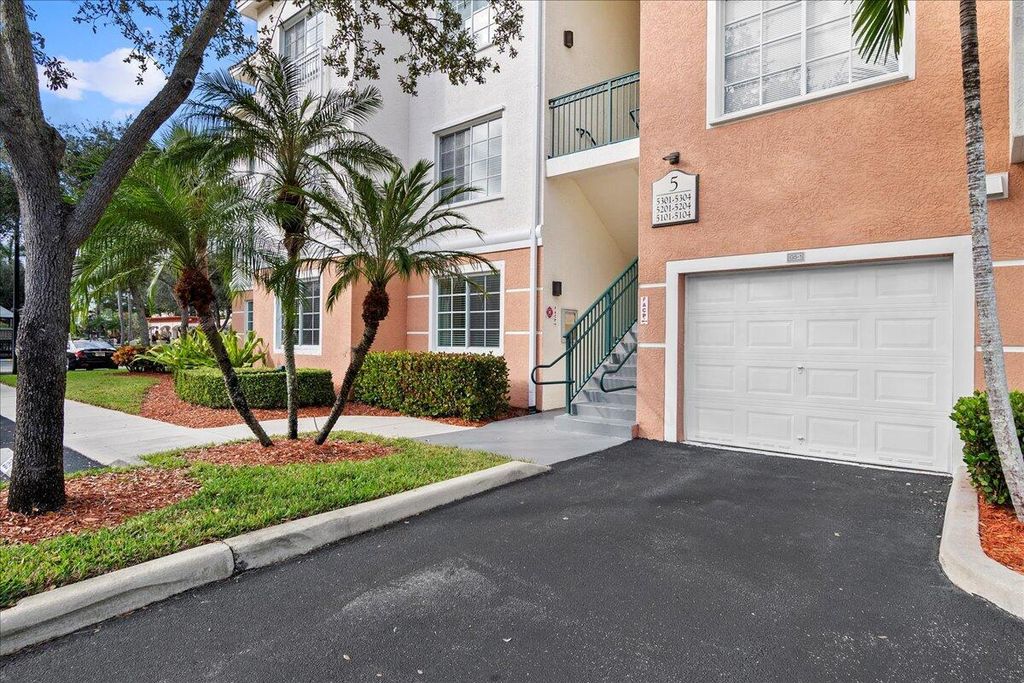 Photo of 5101 Myrtlewood Circle E, Palm Beach Gardens, FL 33418 (MLS # R11047140)