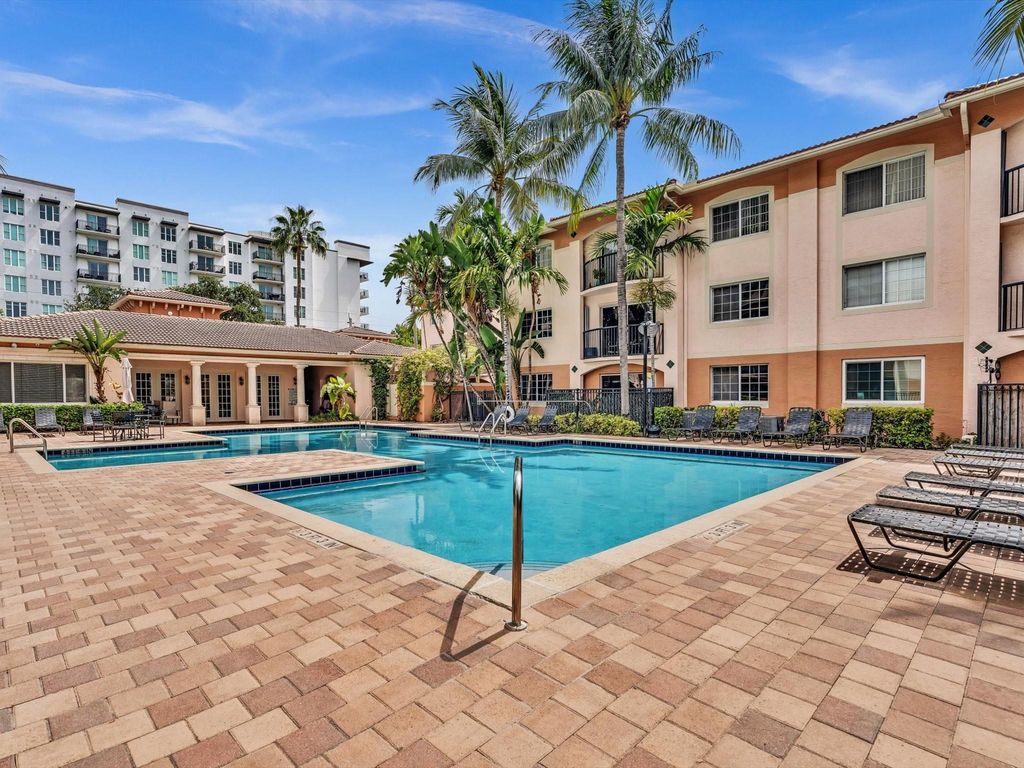 Photo of 2015 SE 10th Avenue #106, Fort Lauderdale, FL 33316 (MLS # F10517023)