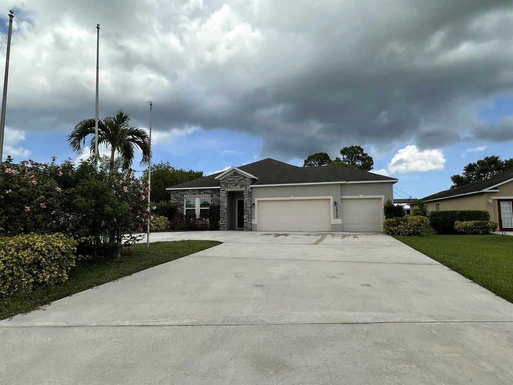 Photo of 1517 SW Bayshore Boulevard, Port Saint Lucie, FL 34983 (MLS # R11095061)