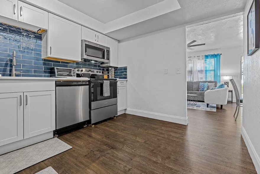 Welcome to the Delray Beach Florida living.
A quick bike ride to the beach and a short walk to five-star restaurants and active night life on Atlantic Avenue. This spacious   apartment is completely renovated, nicely, furnished, tastefully decorated and has hurricaine impacted windows throughout. With all utilities included in the rent, quick and easy move in, affordability combines with convenience at this location. Available for seasonal, off season and annual.