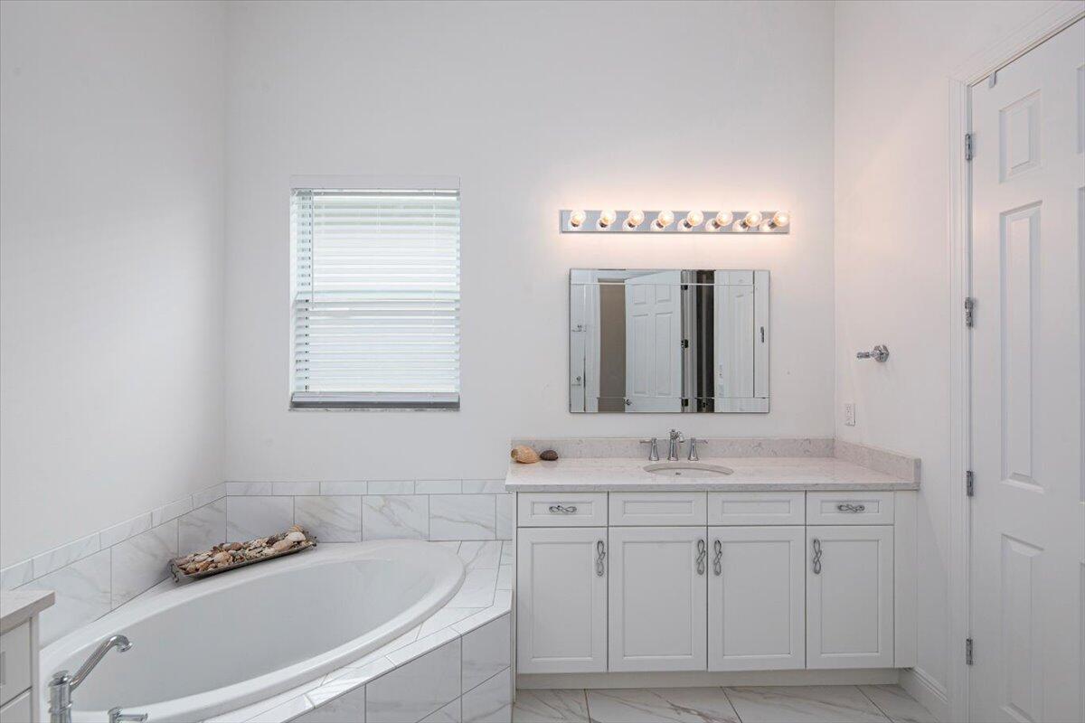 VERANO SOUTH PUD 1 POD A PLAT NO. 4 (PB 81-25) LOT - Residential