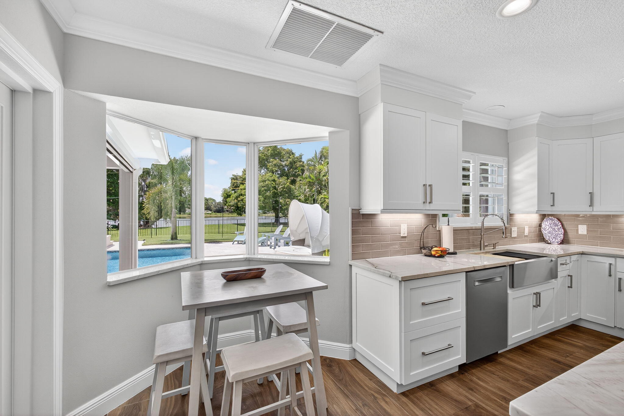 SQUARE LAKE - Residential