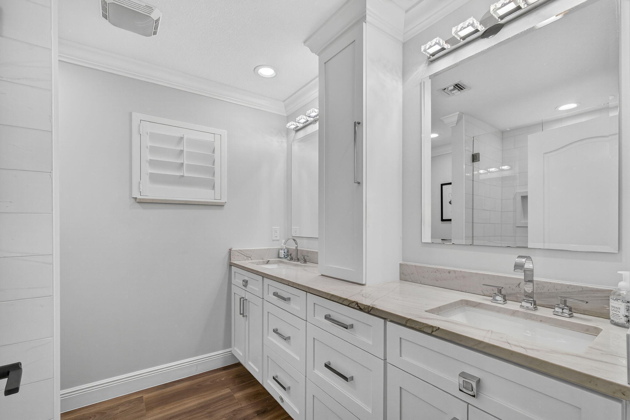 SQUARE LAKE - Residential