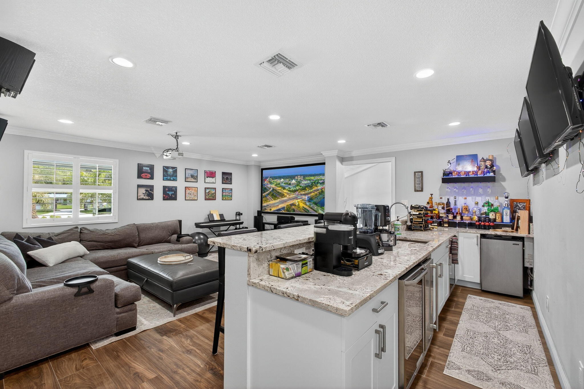 SQUARE LAKE - Residential