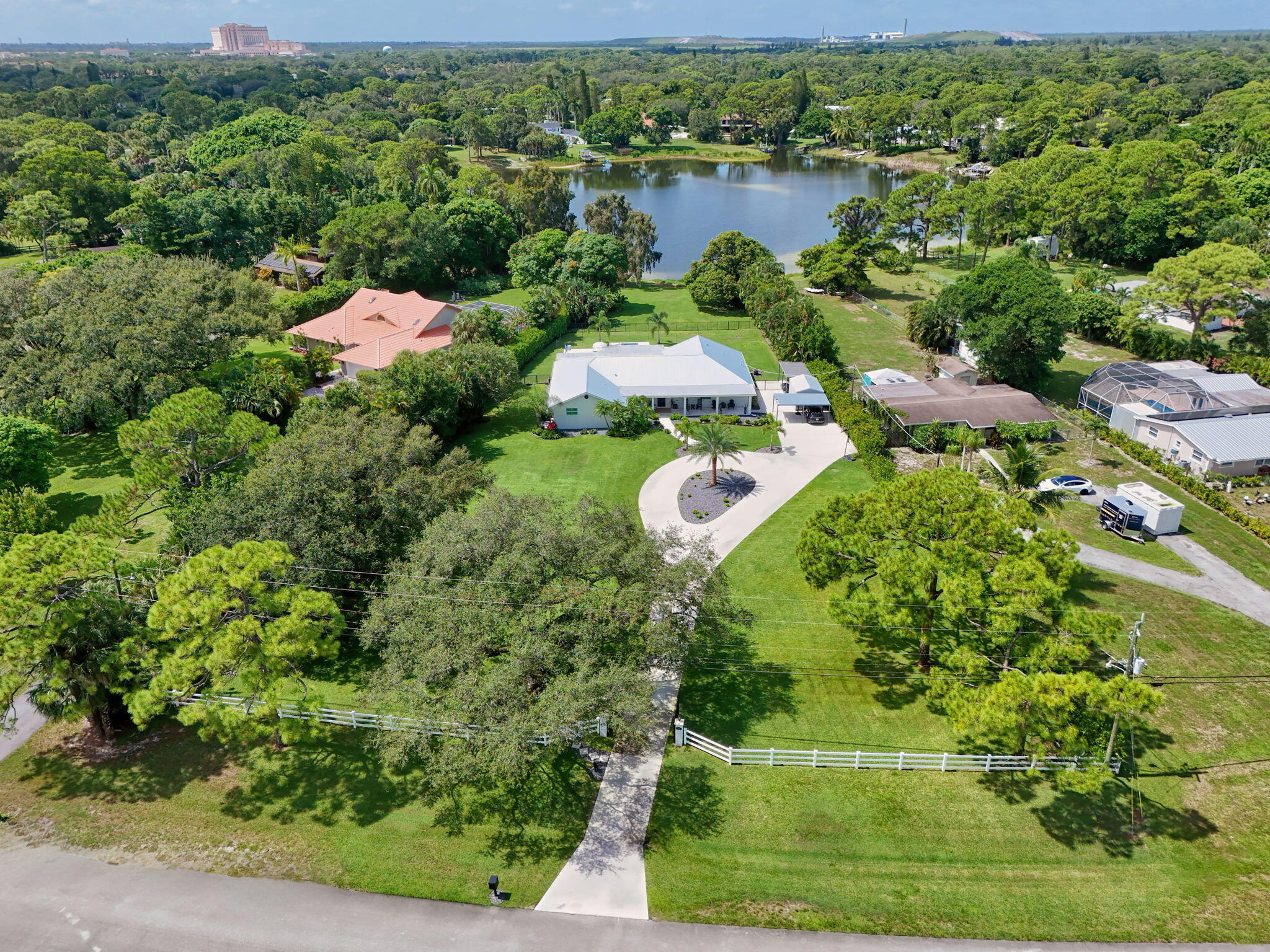 SQUARE LAKE - Residential