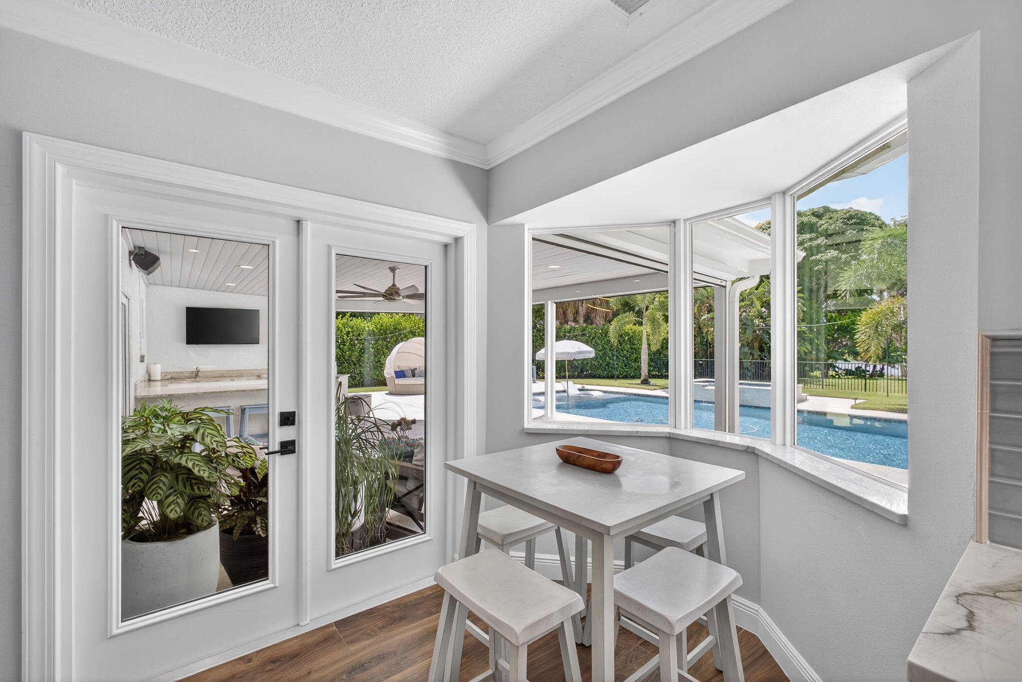 SQUARE LAKE - Residential